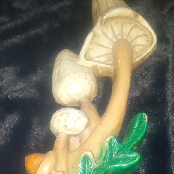 1970's Chalkware Mushroom Plaques - Picture 4 of 10